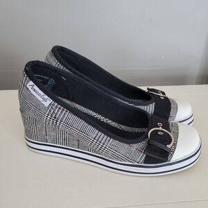 American Eagle Outfitters Black and White Wedges